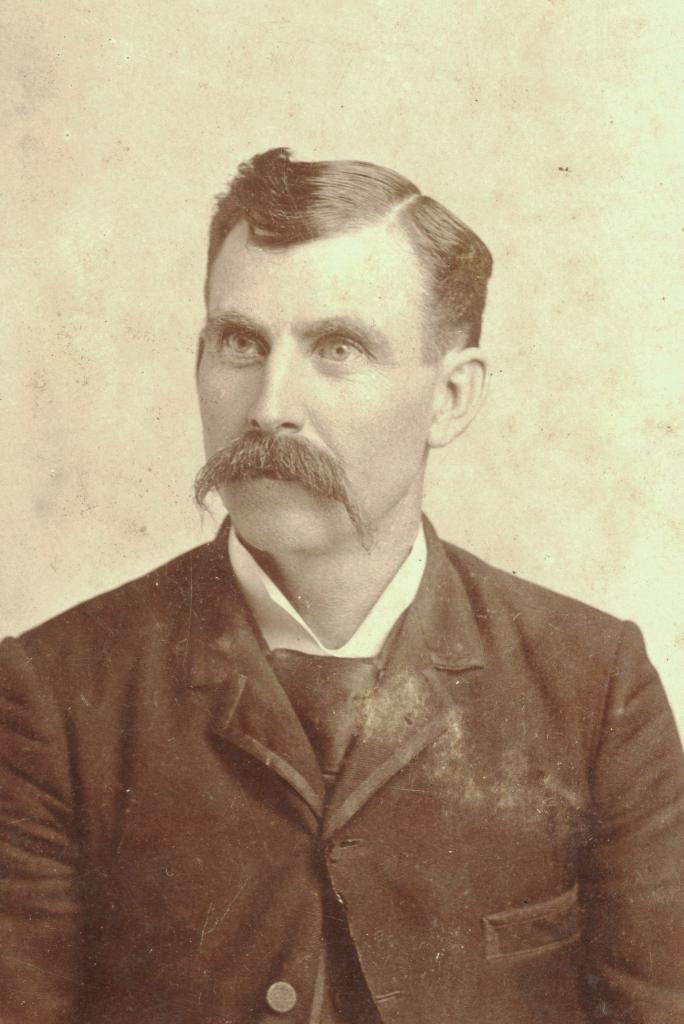 pw-gordon-gola.jpg (20173 bytes)